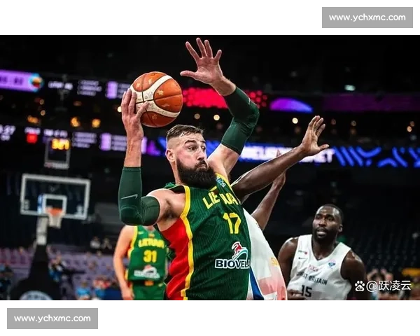 戴维斯正面对决约基奇禁区王座之争引爆联盟焦点季后赛格局悬念